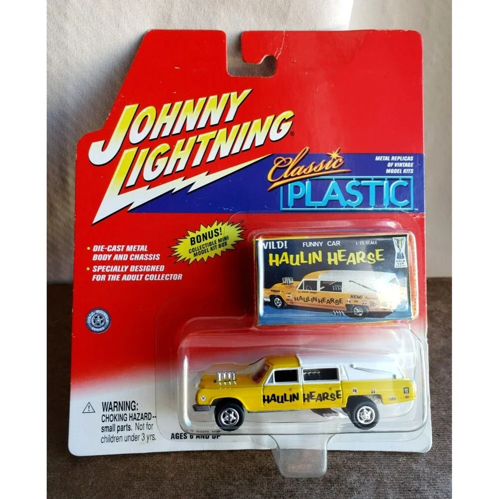 2001 Johnny lightning WILD! HAULING HEARSE Yellow CLASSIC PLASTIC Funny Car 1:64